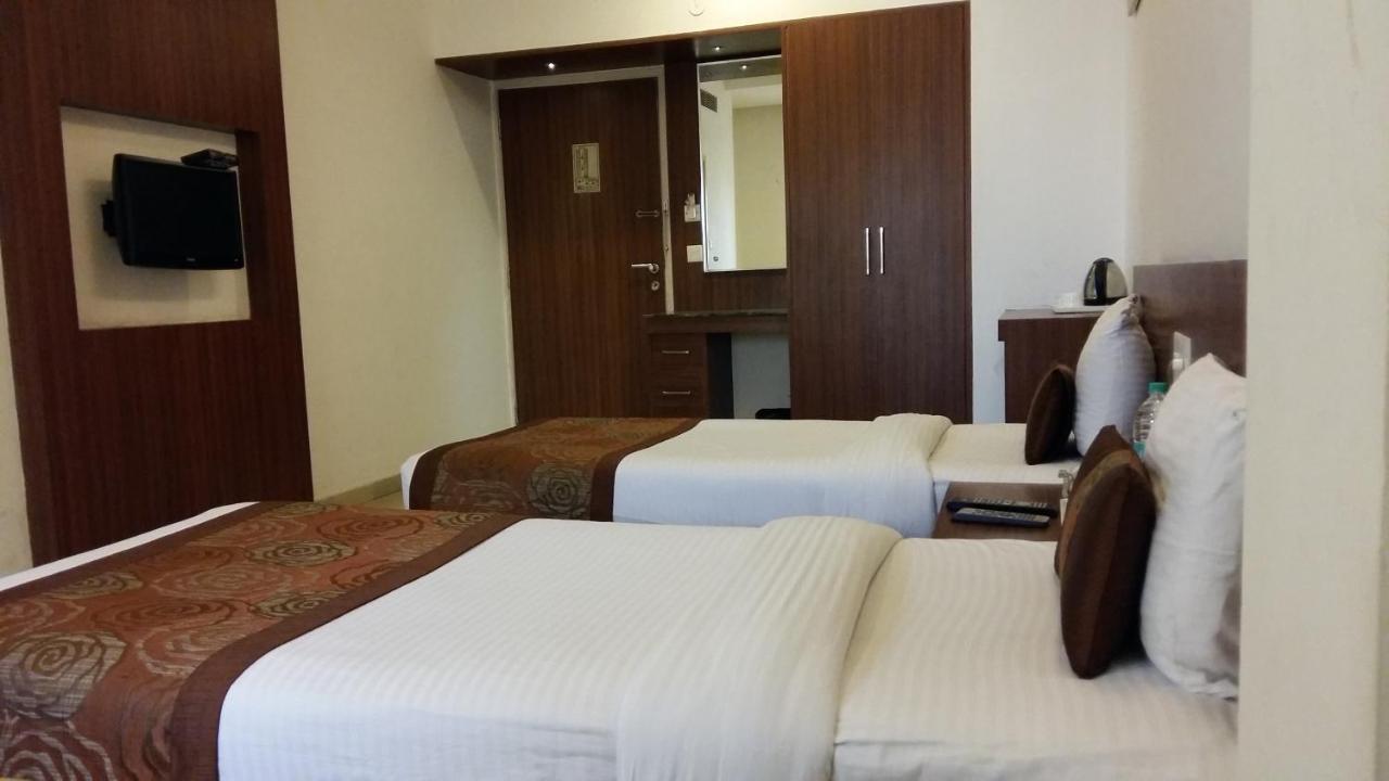 Hotel Le Castle Rudrapur Екстериор снимка