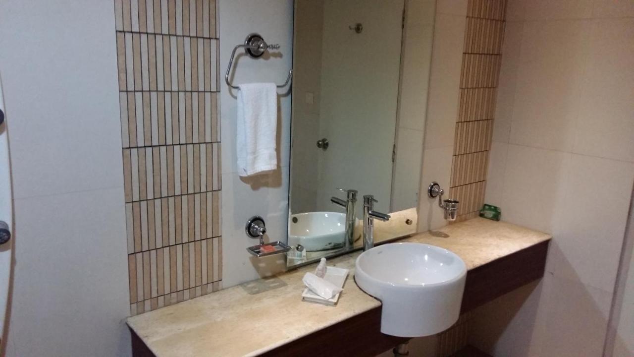 Hotel Le Castle Rudrapur Екстериор снимка