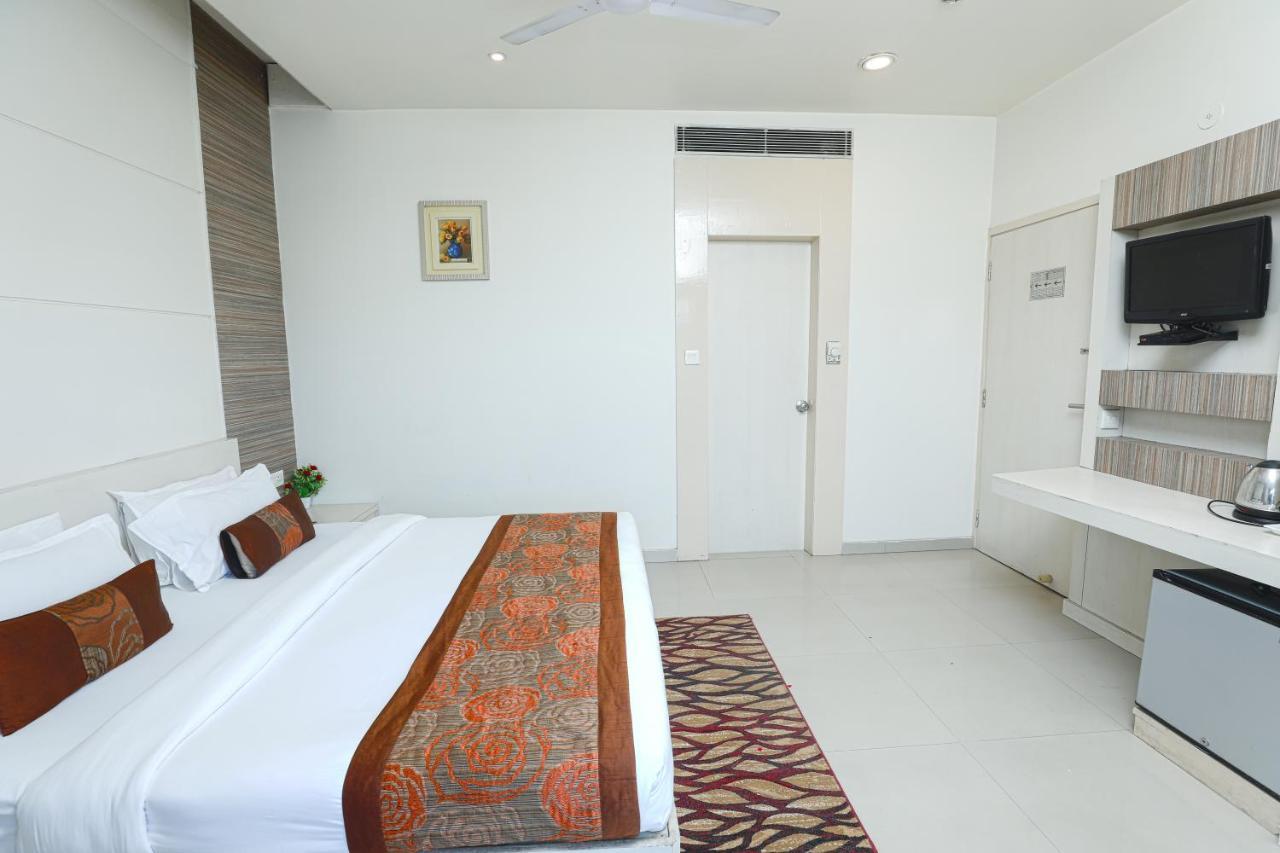 Hotel Le Castle Rudrapur Екстериор снимка