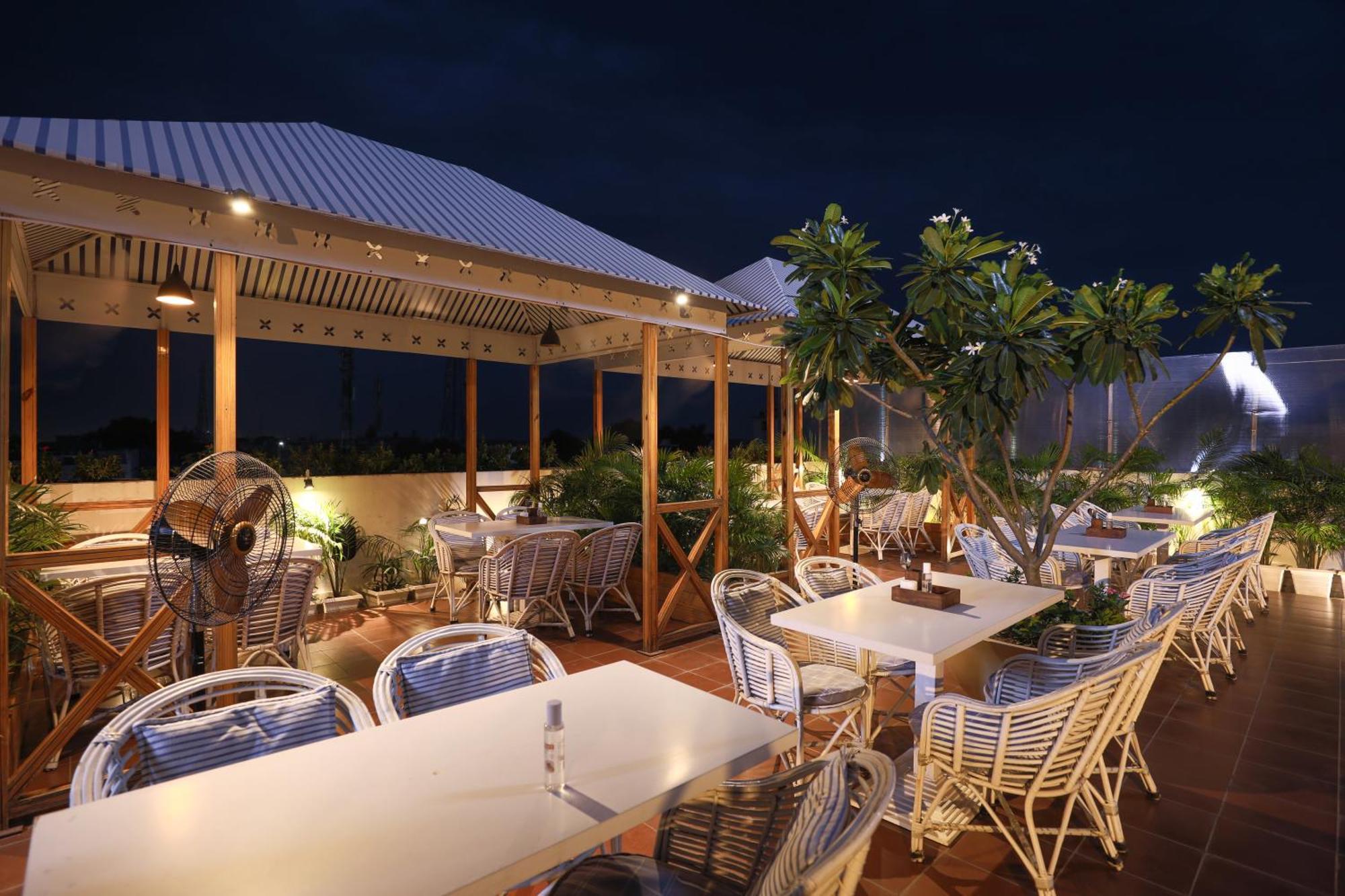 Hotel Le Castle Rudrapur Екстериор снимка