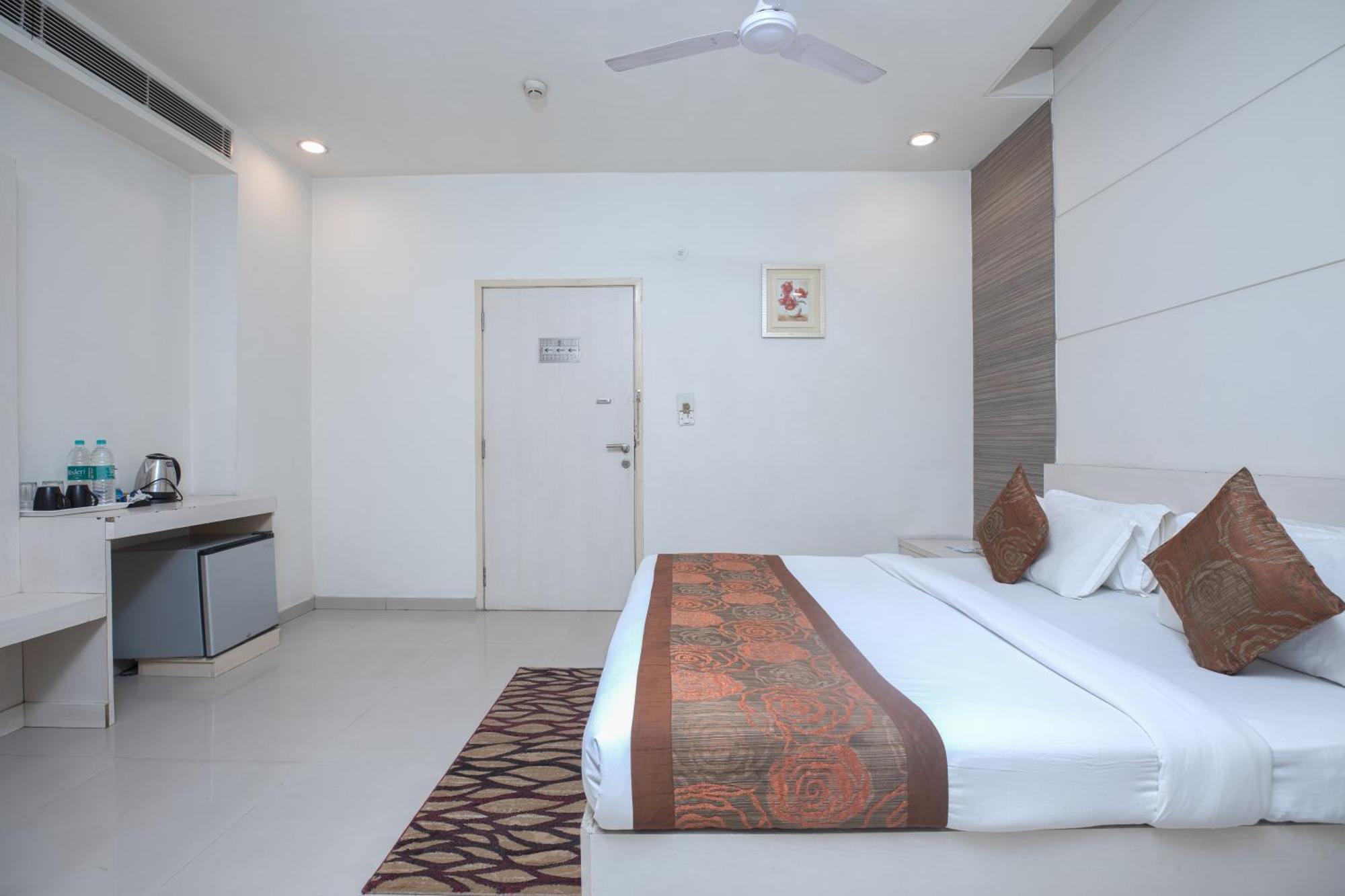 Hotel Le Castle Rudrapur Екстериор снимка