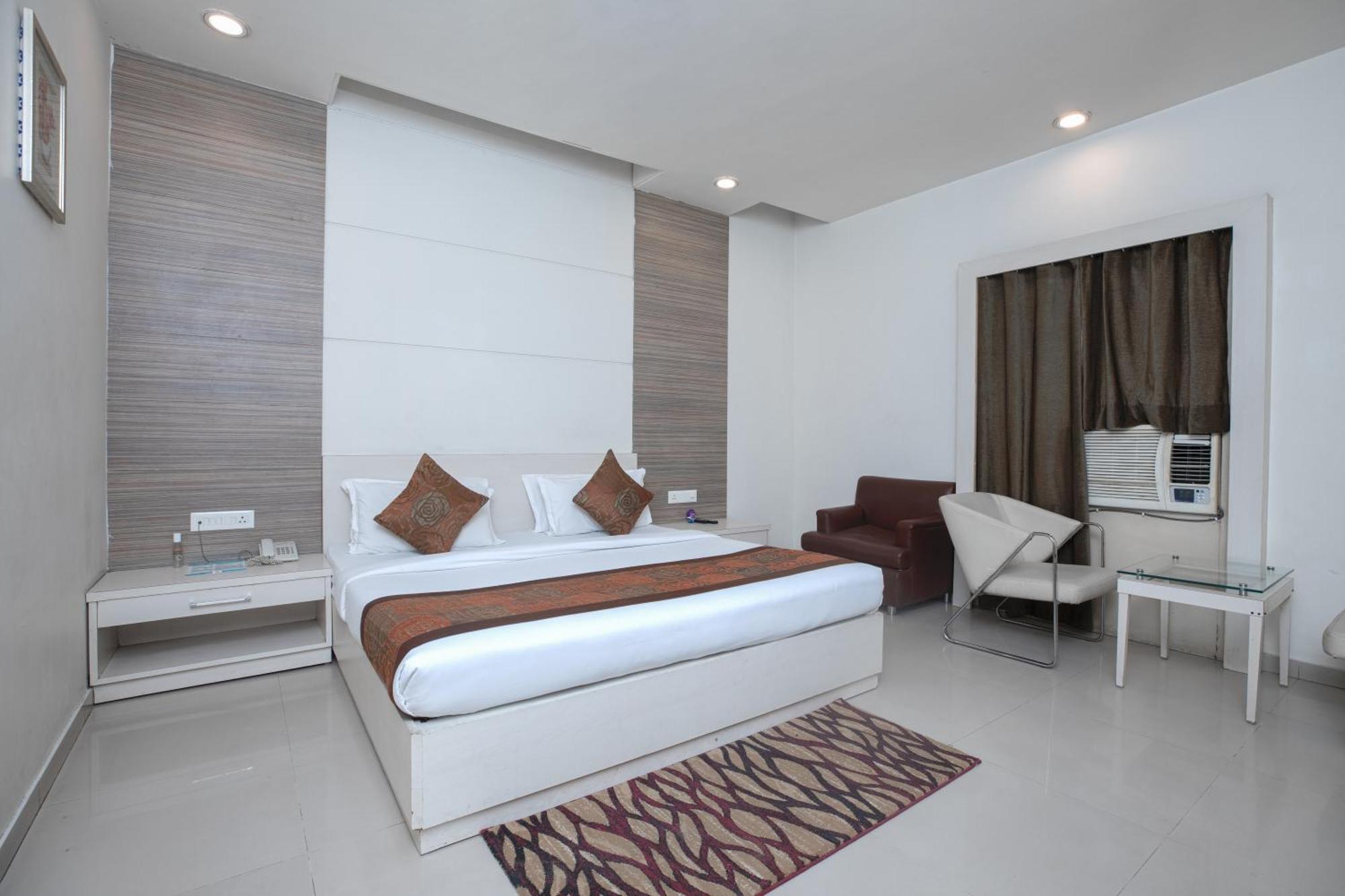 Hotel Le Castle Rudrapur Екстериор снимка