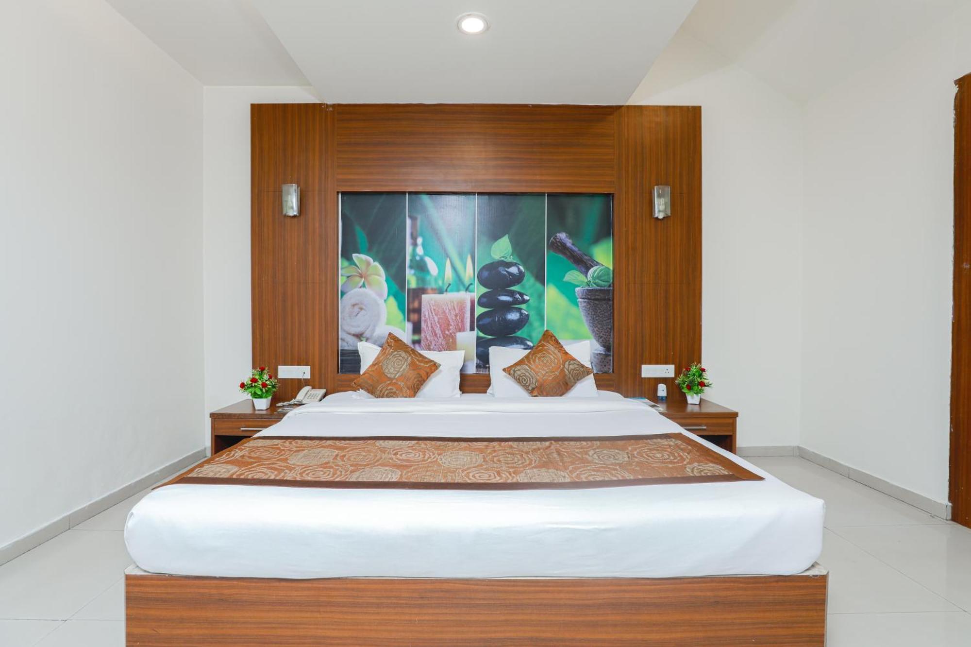 Hotel Le Castle Rudrapur Екстериор снимка