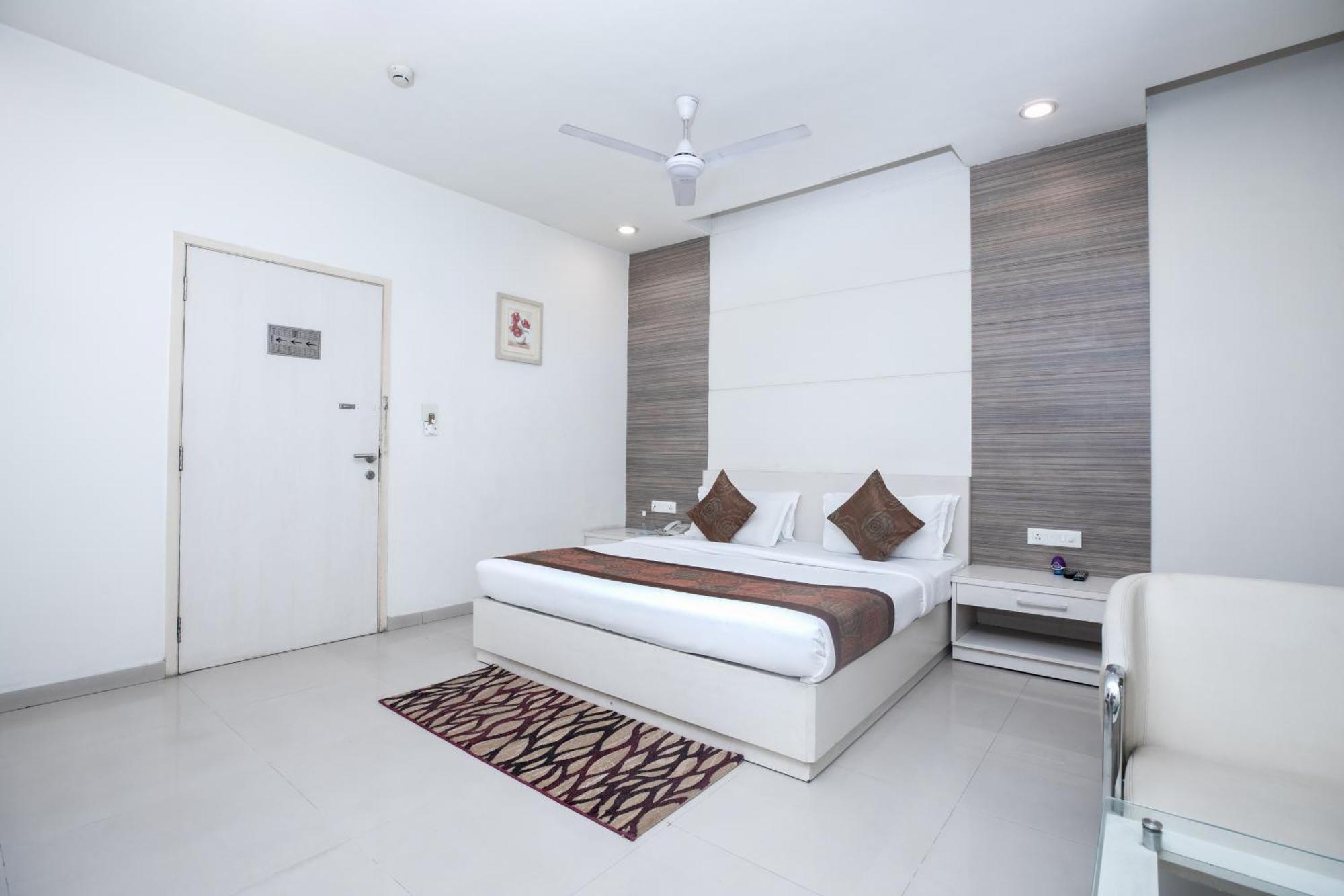 Hotel Le Castle Rudrapur Екстериор снимка