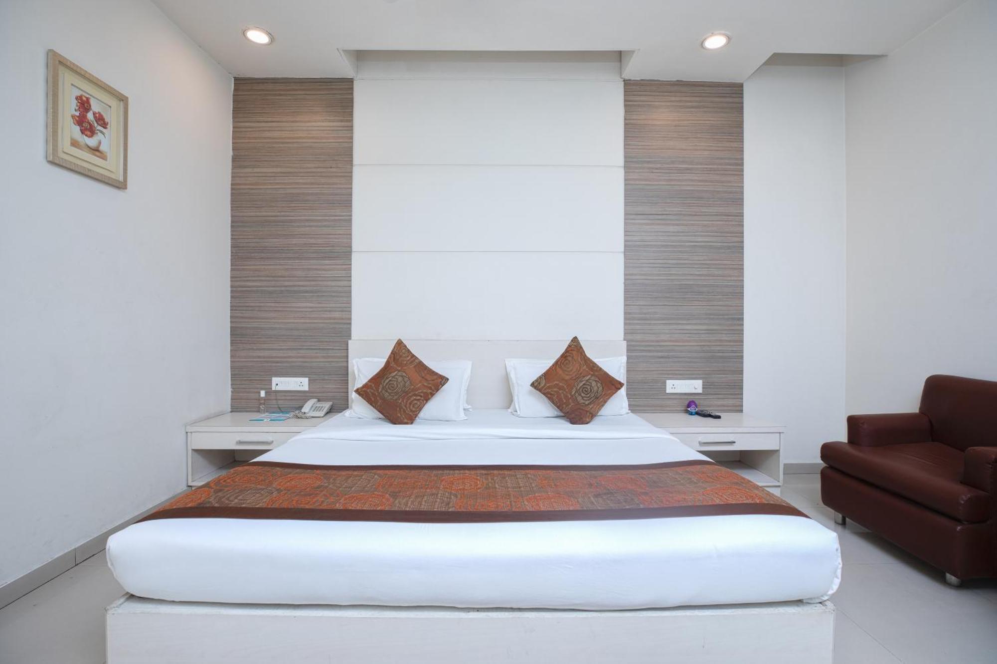 Hotel Le Castle Rudrapur Екстериор снимка