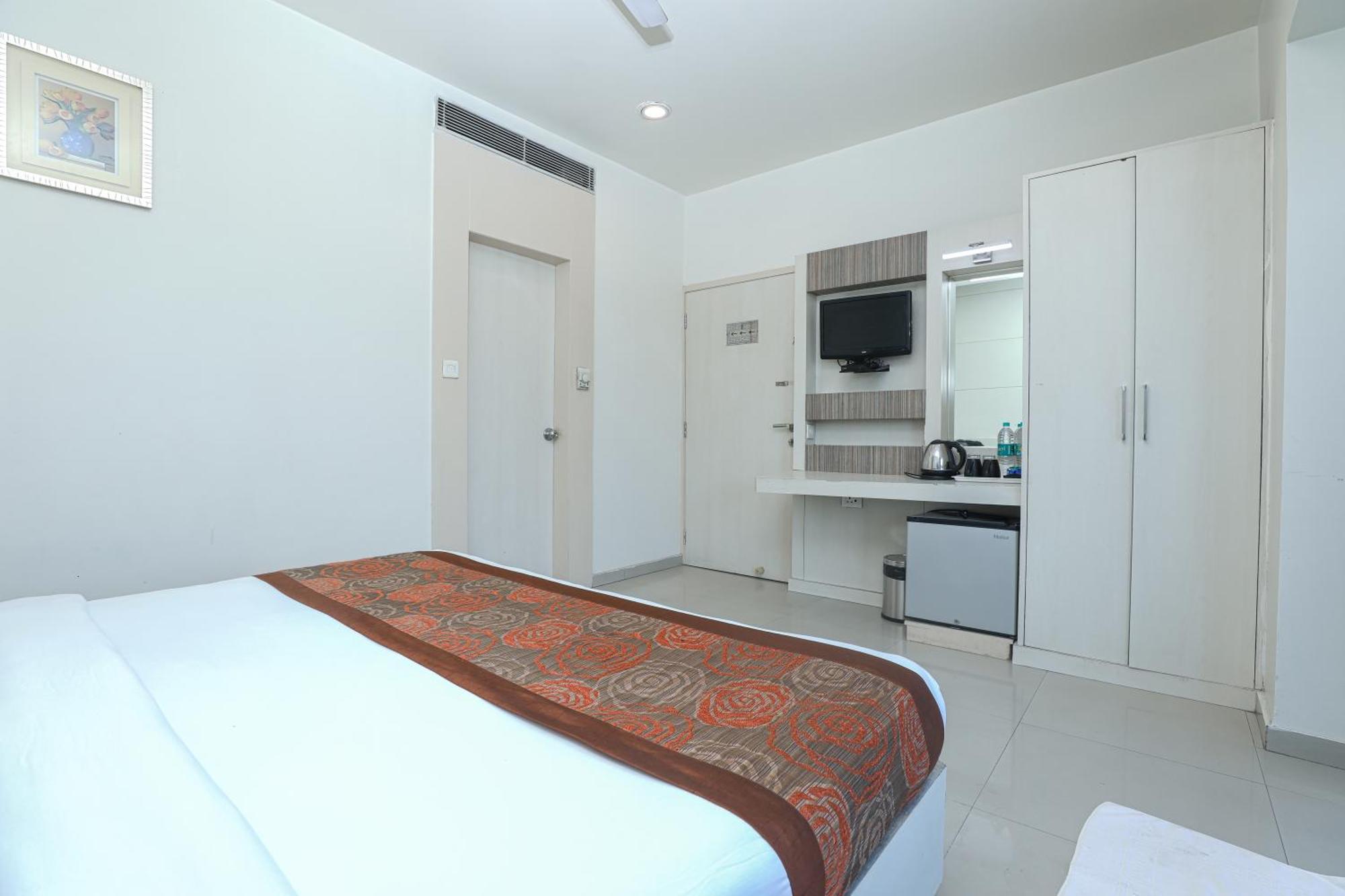Hotel Le Castle Rudrapur Екстериор снимка